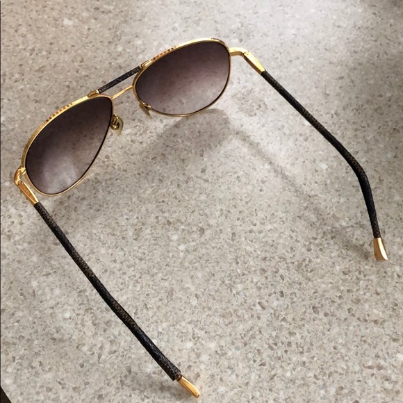 Authentic Louis Vuitton aviator sunglasses. - Picture 5 of 7